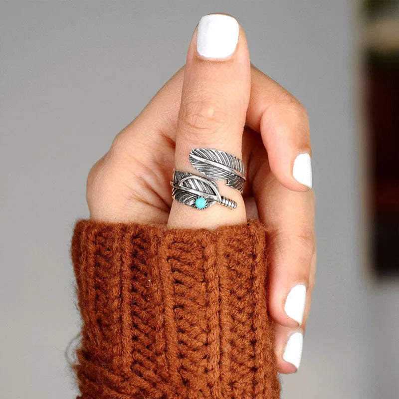 Retro Adjustable Size Feather Ring - PlumOnyx