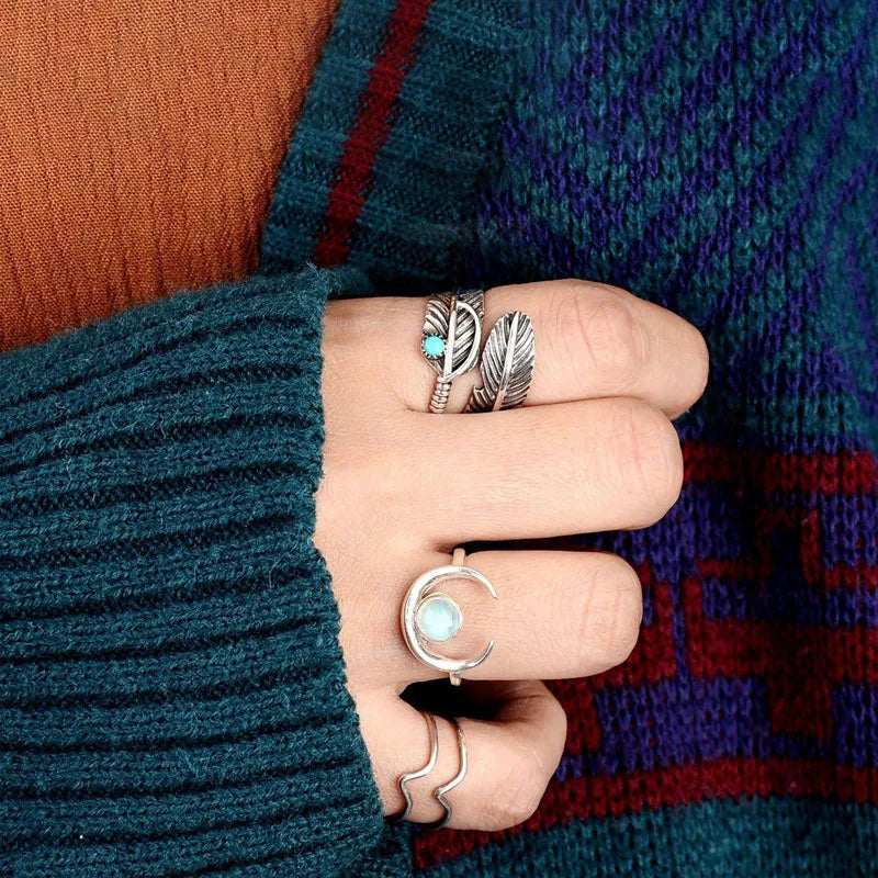 Retro Adjustable Size Feather Ring - PlumOnyx