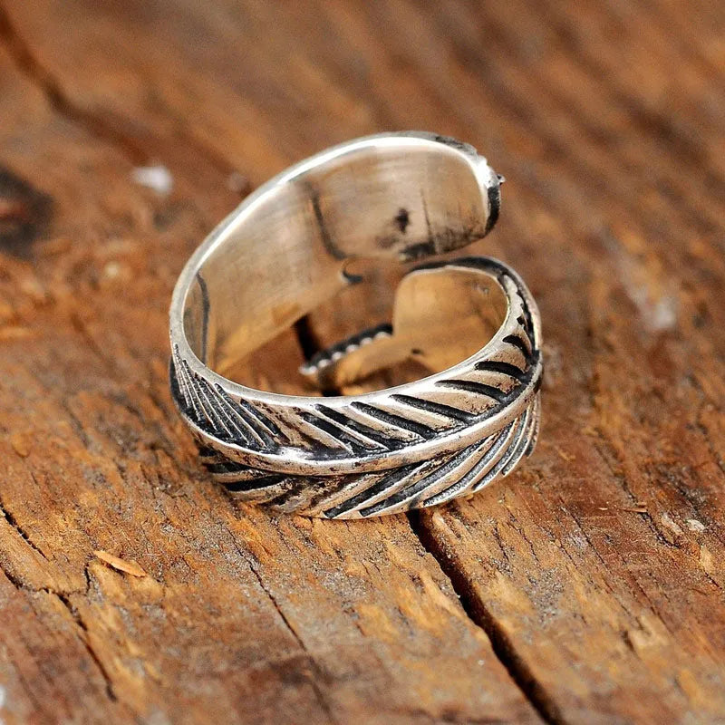 Retro Adjustable Size Feather Ring - PlumOnyx